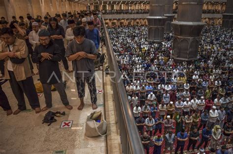 Shalat Tarawih Pertama Di Masjid Istiqlal Antara Foto