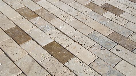 Mosaico In Travertino Levigato X Cm Per Pavimenti E Rivestimenti