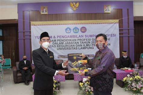 Guru Profesional Laksanakan Yudisium Dan Sumpah Profesi