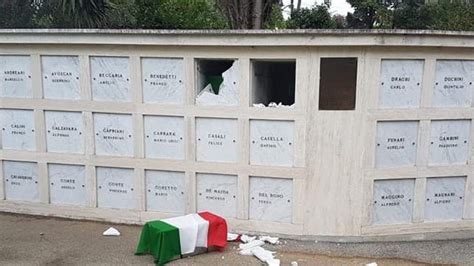 Profanato Il Cimitero Della Rsi Nettuno Tre Tombe Rotte E Due Feretri