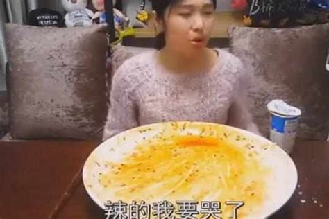 美女为博眼球吃15桶泡面，吃完之后傻眼，观众笑了，她直接哭了！