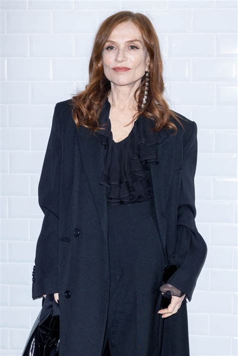 Photo Isabelle Huppert au photocall du défilé Ami automne hiver 2022