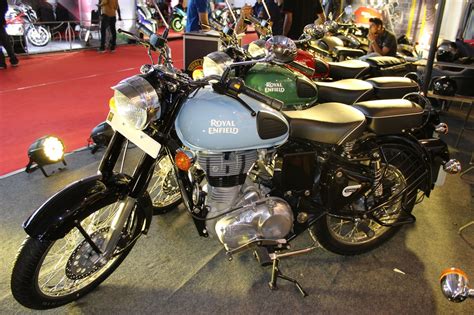 Royal Enfield Classic 350 Redditch Series Redditch Blue Front Three Quarters Left Side At 2017