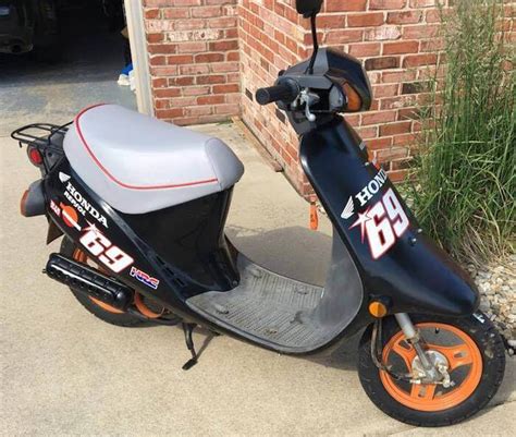 Nicky Hayden tribute Honda Elite 50 – Cheeky Seats Scooter Seat Covers