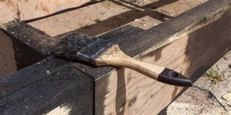 Can You Apply Bitumen Paint On Wet Wood?