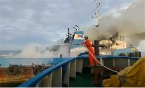 Polisi Selidiki Penyebab Kapal Tugboat Paiton Terbakar Di Sungai Musi