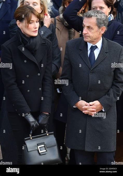 L ancien président français Nicolas Sarkozy et son épouse Carla Bruni