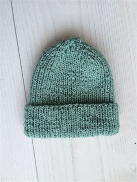 Шапка с отворотом | Knitted hats, Knitting, Hats