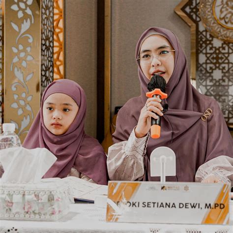 10 Momen Oki Setiana Dewi Safari Dakwah Bareng Anak Di Batam