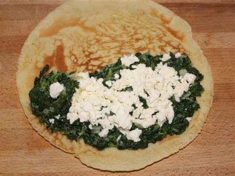 Pfannkuchen Calzone mit Spinat Feta Füllung Rezept kochbar de