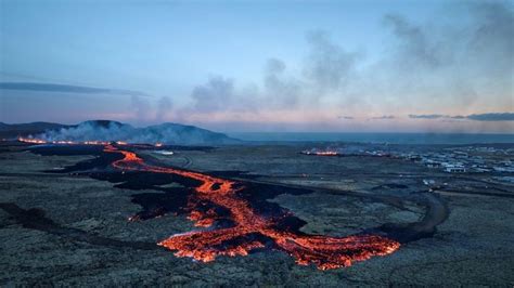 Indon Sie Un Volcan Entre En Ruption Sur L Le Dhalmahera Dans La