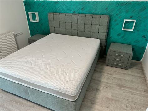 Tapecirani boxspring krevet s novim Welpur madracem i 2 noćna ormarića