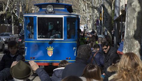 Un Altre Retard En El Tramvia Blau Causa Dubtes Sobre Lobertura