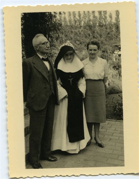 Zuster Hilde Tussen Meter En Peter Sint Lievens Houtem 1943