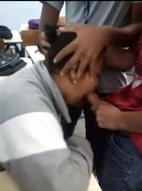 Se La Chupa A Sus Compa Eros De Clase Mira El V Deo Completo