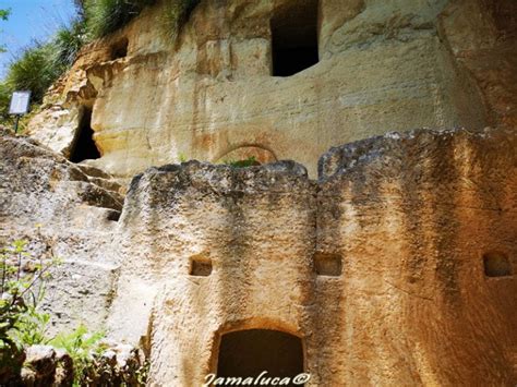 Le Grotte di Zungri un viaggio nella città di pietra in Calabria