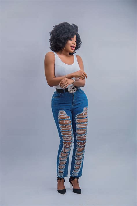 NOLLYWOOD ACTRESS CHIKA IKE HAS SHARED SOME HOT SEXY PHOTOS WHERE SHE WAS WEARING AN AFRO LOOK