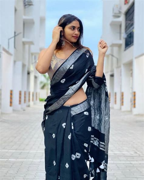 Actress Shivani Latest Photoshoot Goes Viral On Internet Actress Shivani இடுப்பு தெரிய சேலை