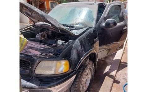 Corto Circuito Provoca Incendio De Camioneta