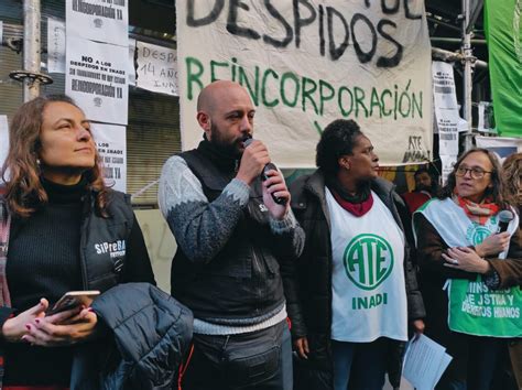 Vigilia En La Calle Y Marcha De Los Trabajadores Del Inadi A La Espera