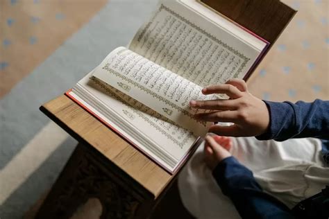 Khutbah Jumat Hikmah Dan Keutamaan Membaca Al Qur An Di Bulan Ramadhan