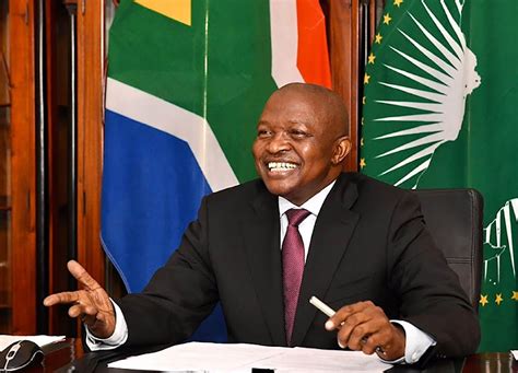 Ramaphosa Asks Mabuza To Remain At His Post For Now