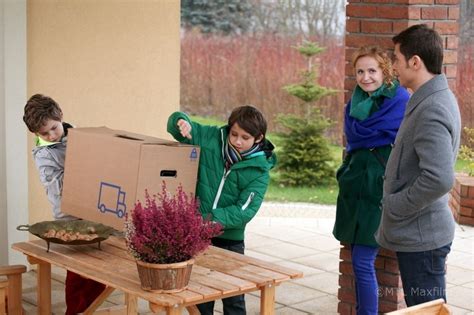 Mostowiak na kolanach Jego ukochana mówi mu że