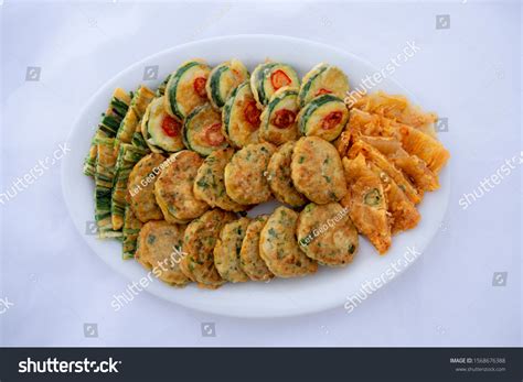 14290 Fried Meatball Pan Images Stock Photos And Vectors Shutterstock