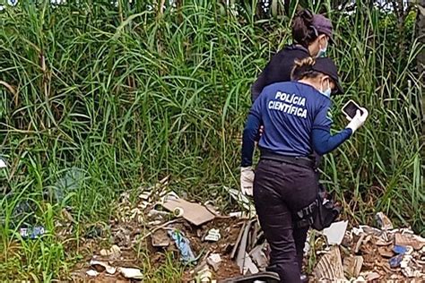 Corpo é encontrado carbonizado em matagal na Estrada da Penal TV Rio