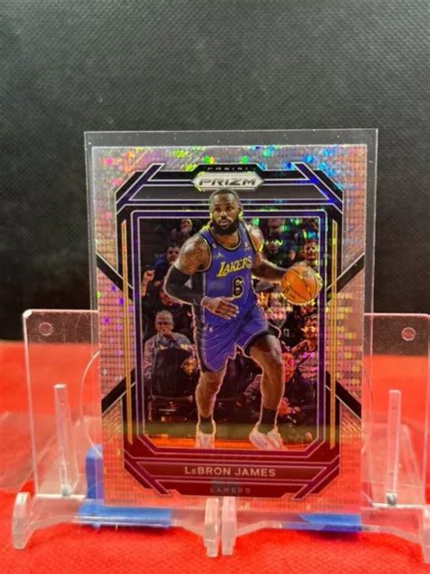 2022 23 PANINI PRIZM réfracteur pulsar 135 LeBron James Los Angeles