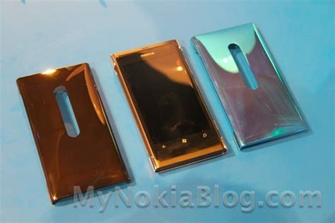 Accessories: Official Nokia Lumia 800 covers (back plate and leather flippy cases) : My Nokia ...