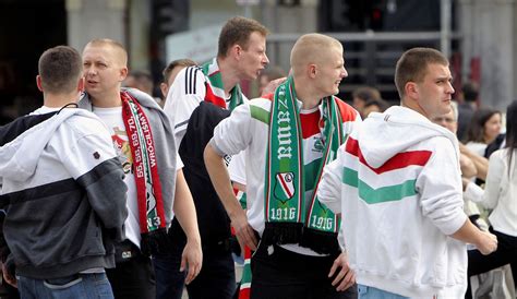 La Polic A Detiene A Doce Ultras Del Legia Varsovia Tras Los Incidentes