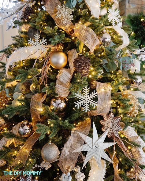 Decorate An Elegant White And Gold Christmas Tree Ideas Inspiration