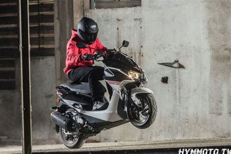 TERLAHIR KEREN New Honda Vario 125 Kalah Telak Skutik Adventure