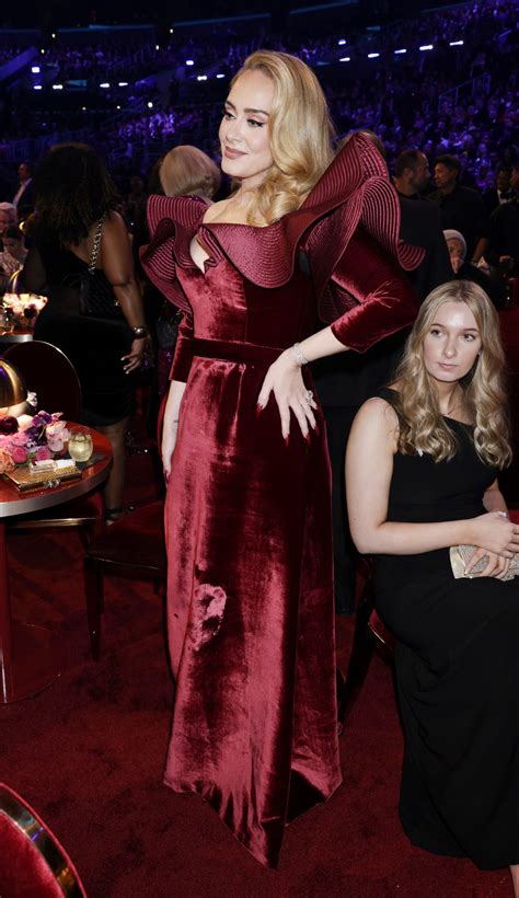 Total 82+ imagen adele grammy outfit - Abzlocal.mx