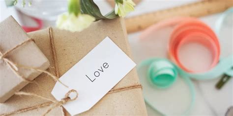 Practical Wedding Favors Ideas That Don T Break The Bank Custom