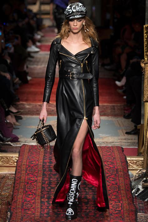 Moschino Fall 2016 Ready-to-Wear Collection Photos - Vogue