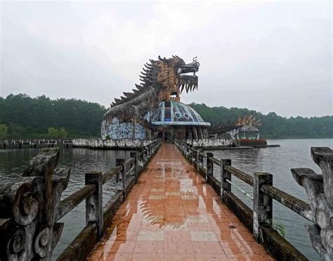 How To Visit Ho Thuy Tien Abandoned Waterpark In Vietnam