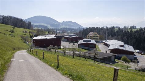 Insasse Bricht Aus Z Rcher Gef Ngnis Bachtel Aus