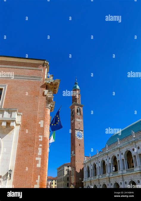 Alten Glockenturm Der Basilika Palladiana In Vicenza Stadt In Italien