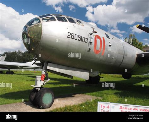 Tu 4 hi-res stock photography and images - Alamy