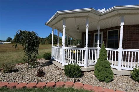 7 Simple Porch Railing Ideas: Aluminum & Vinyl Designs