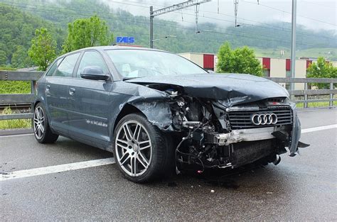 Heiligkreuz Sg Selbstunfall Auf Der A Fordert Eine Verletzte