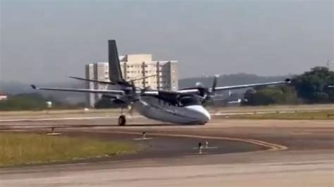 Avião faz pouso forçado no aeroporto de Sorocaba veja vídeo