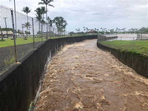 Hawaii Soaked By Rain Flooding As Hurricane Lane Churns Toward Islands