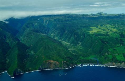 Pololū Valley: the Lookout, the Hike, and the Black Sand Beach