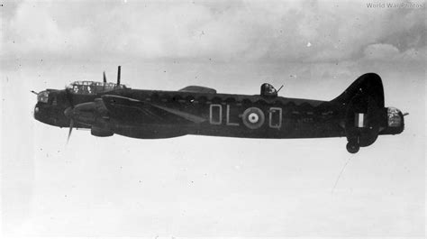 Avro Manchester L7427 OL-Q of No 83 Squadron RAF | World War Photos