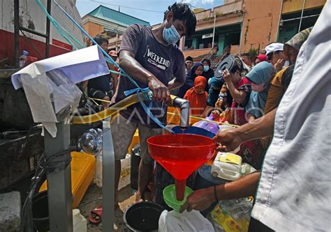 OPERASI PASAR MINYAK GORENG CURAH DI SERANG ANTARA Foto