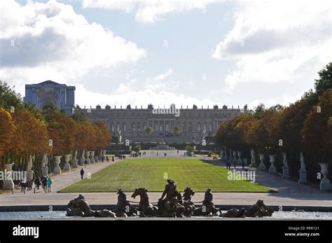 Brunnen Im Schloss Von Versailles Fotos Und Bildmaterial In Hoher