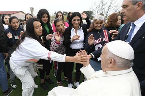 Photos Pope Francis Washes The Feet Of Inmates At Womens Prison In